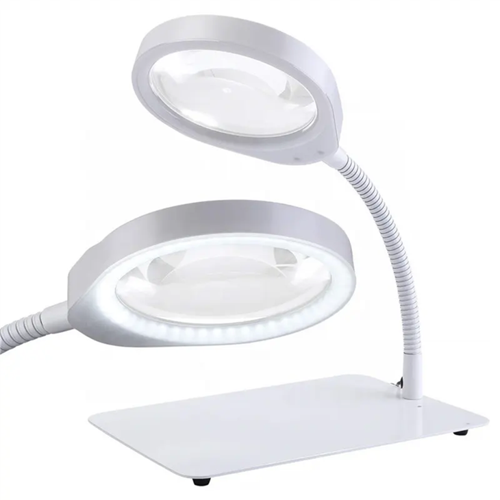 Lampa za čitanje s povećalom